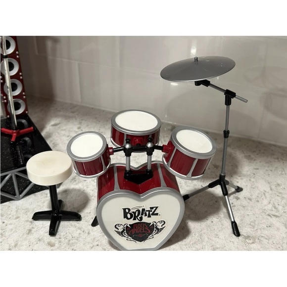 Bratz Rock Angels Band Instruments &Spinning Stage-Complete - Picture 4 of 7